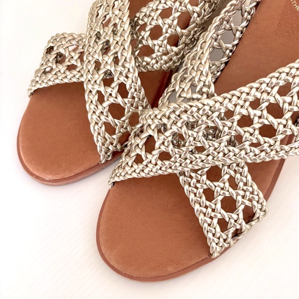 NEW Andre Assous Bryana Featherweights leather wedge sandals